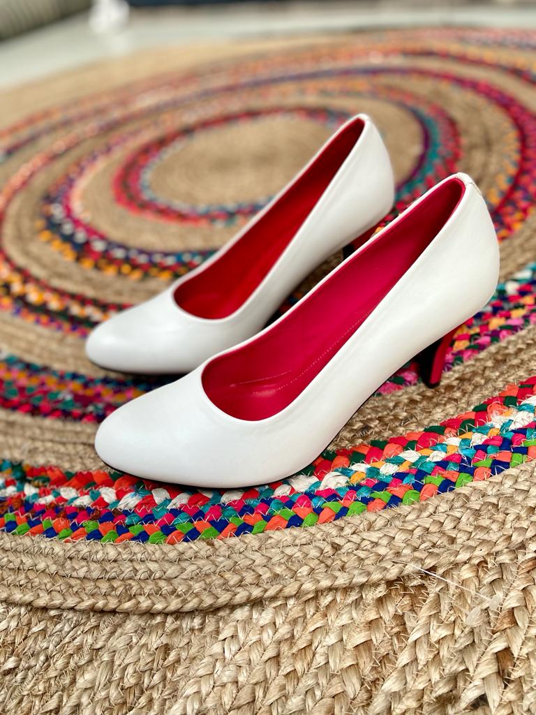 Emma (white pumps ,red insole)