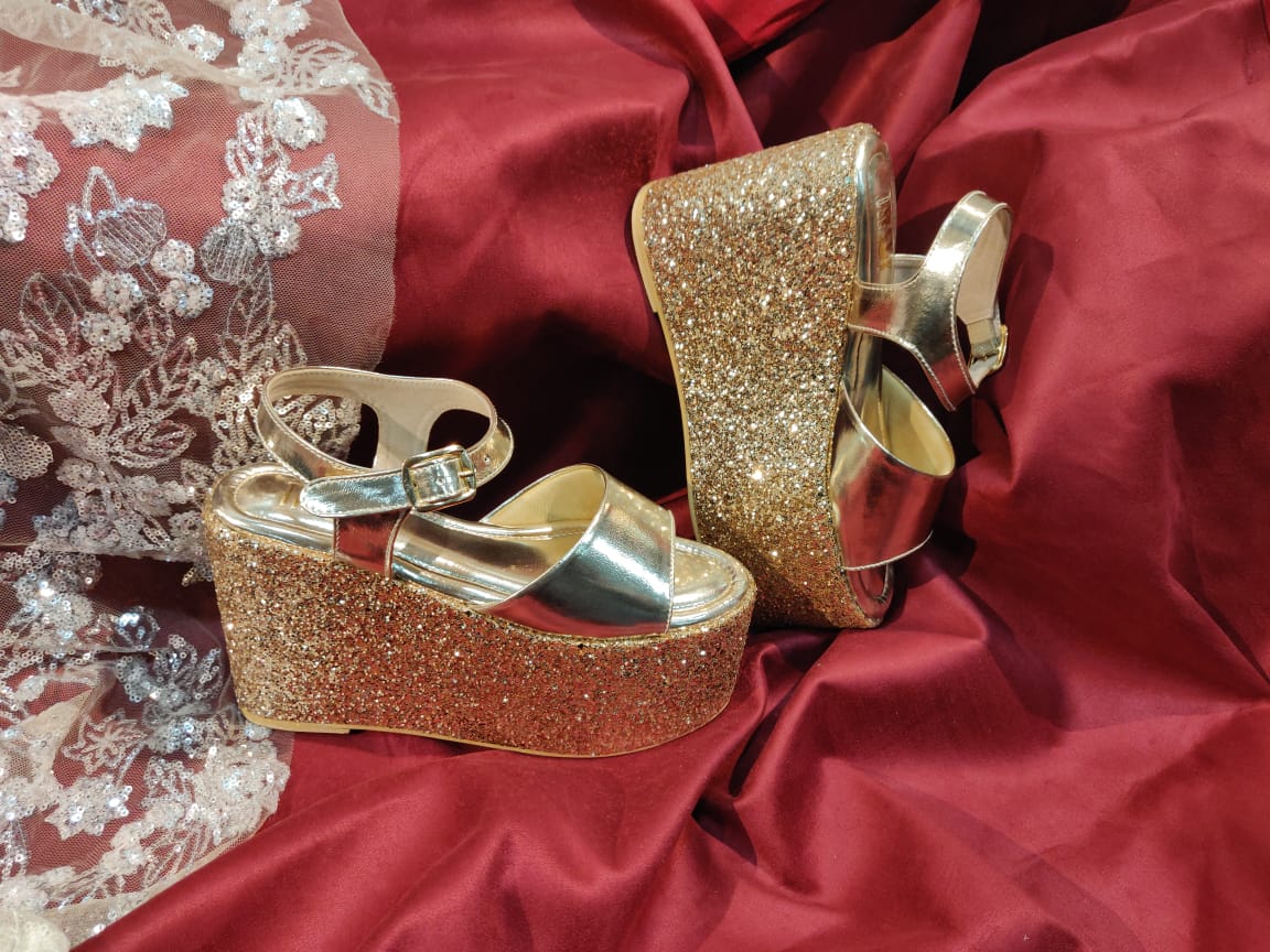 SAEBA - Red Velvet Embroidered Customised Bridal Block Heels | Tiesta Shoes  – Tiesta Store