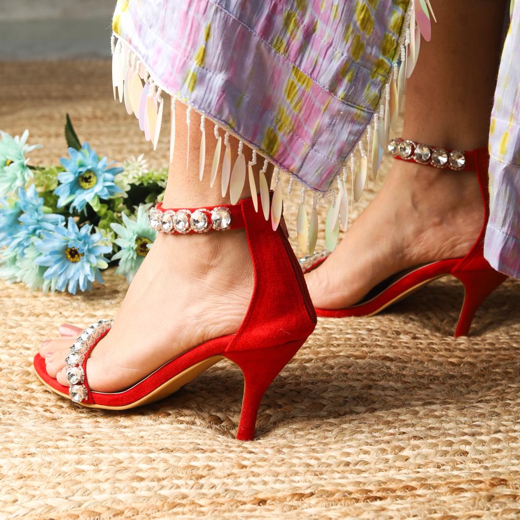 The Fascinating History of High Heels :: NewFemme :: Articles